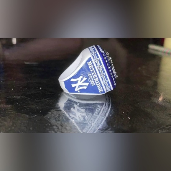 New York Yankees World Series Championship Collectible Ring - Picture 2 of 6